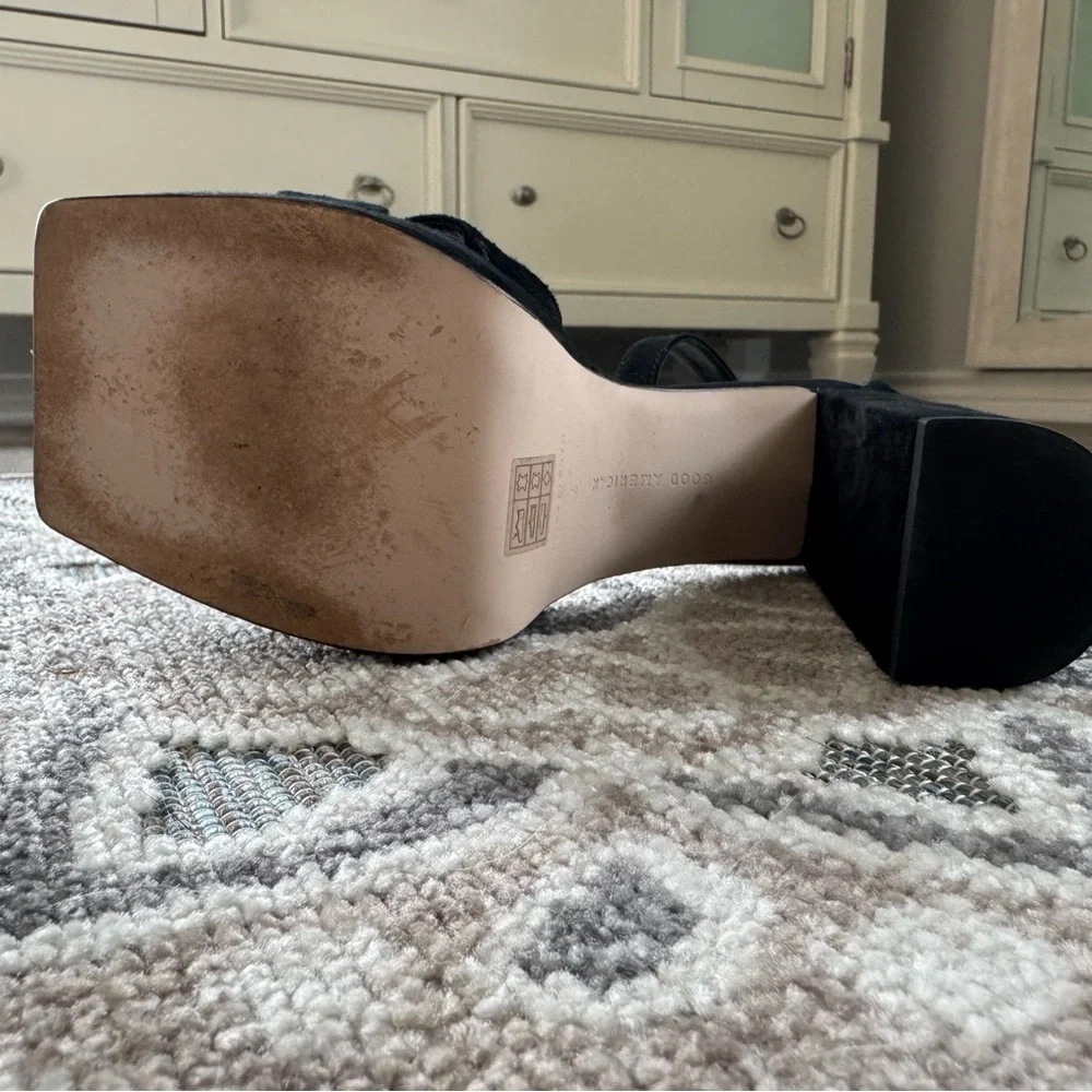 Good American Black Suede Platform Sandals. Size 7.